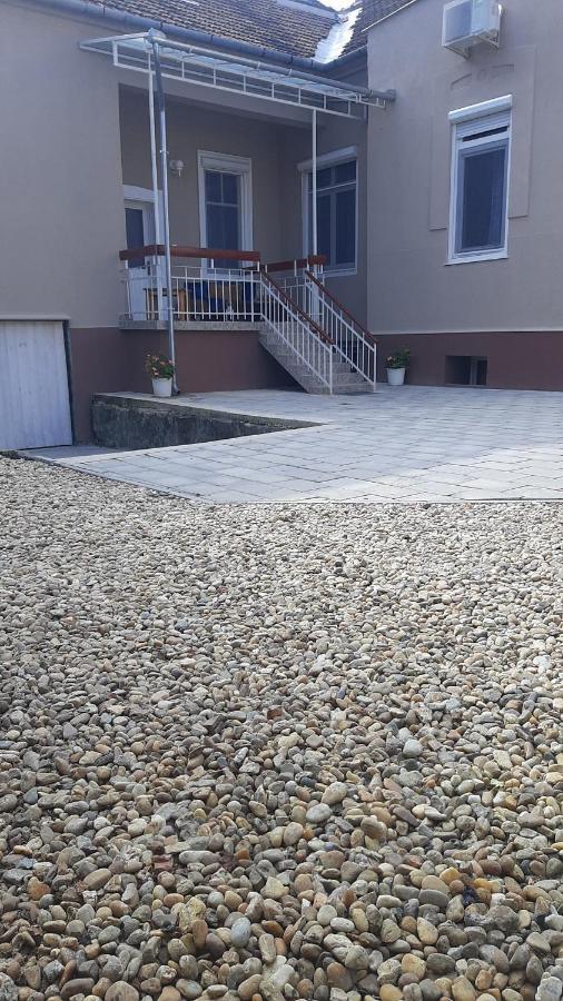 Glamour Apartman Gyula Eksteriør billede
